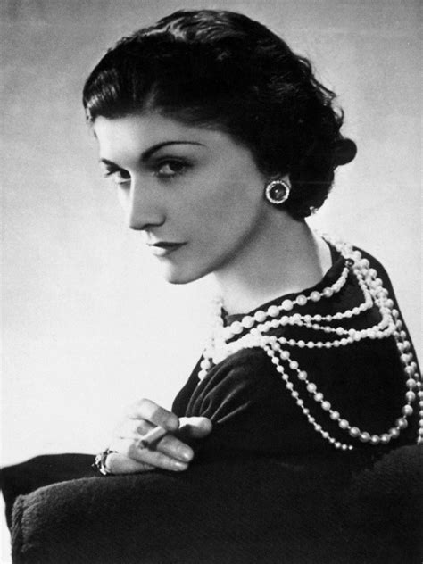 1928 foto coco chanel|Coco Chanel portrait.